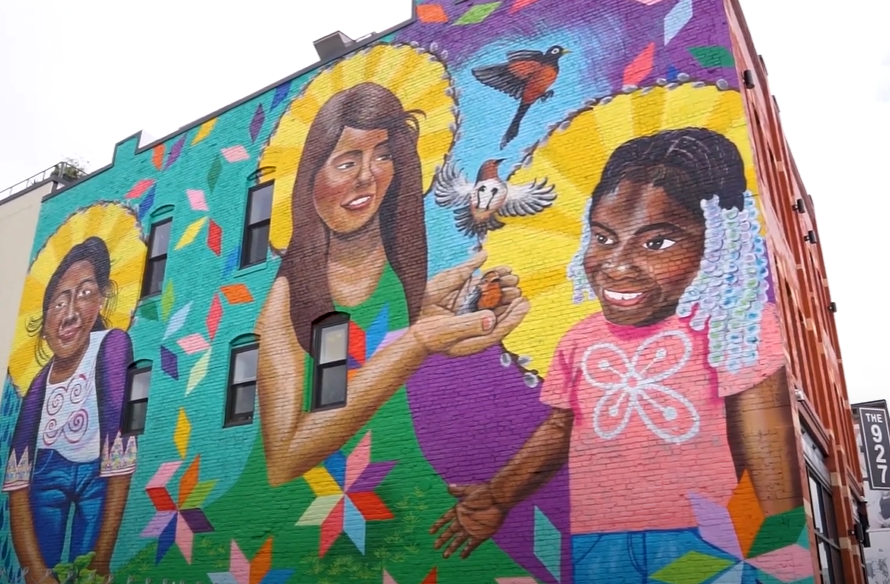Painted mural on side of 927 building in Minneapolis
