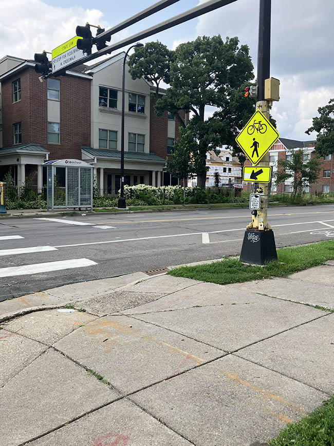 Crossing signal at 10th Ave SE