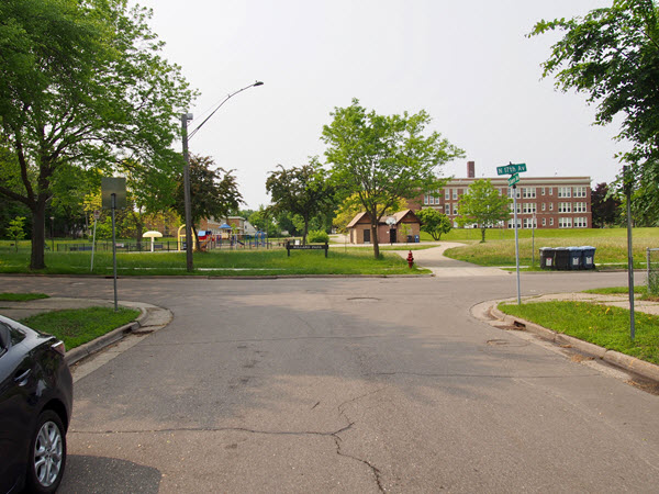 Queen Ave. N. and 17th Ave. N. intersection