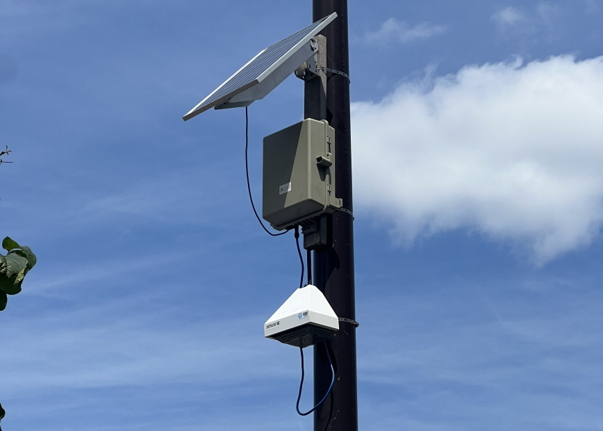Air sensor on a pole