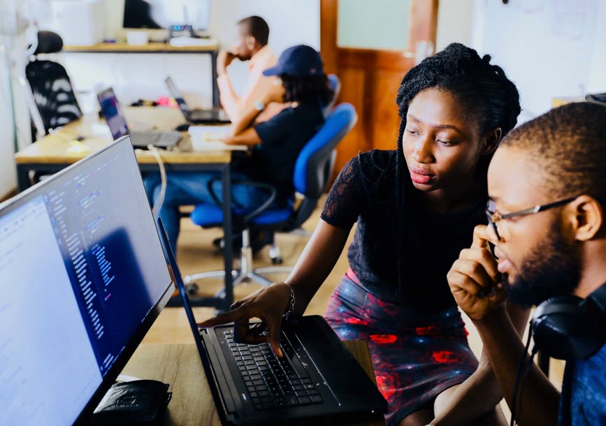 People being helped on the computer