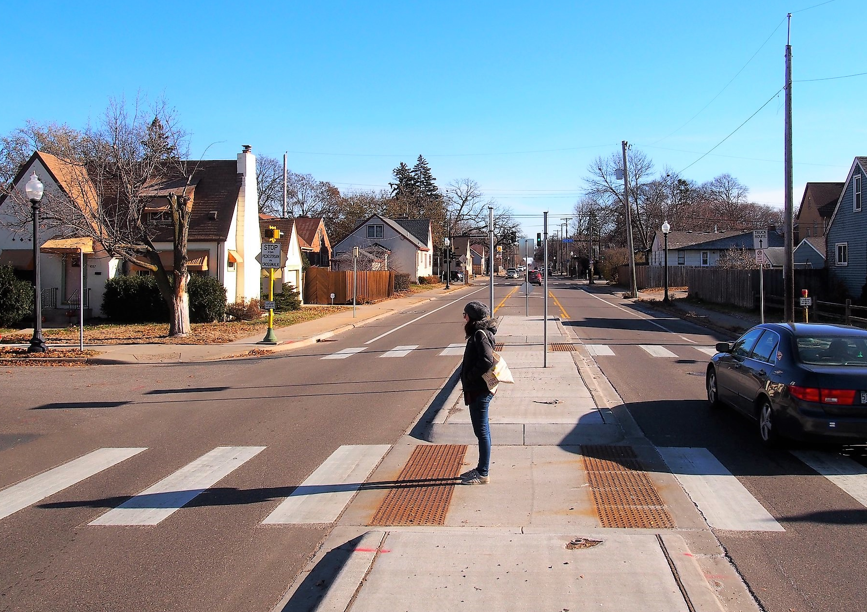 Do drivers have to wait for pedestrians to Cross Street?